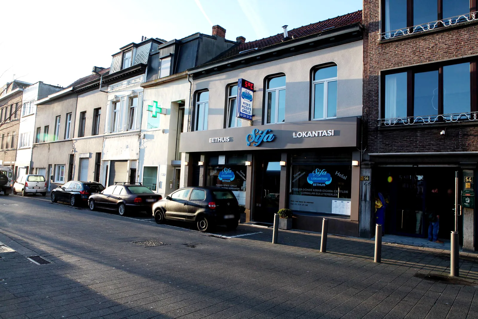 Sifa Lokantasi gezien vanaf de straat in de wijk Stuivenberg, Antwerpen