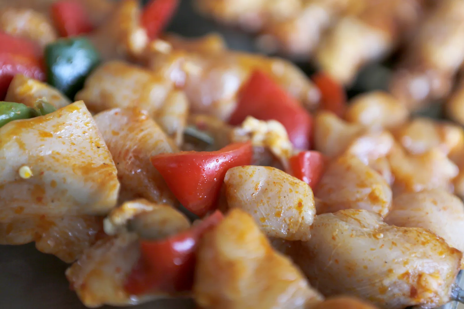 Kipbrochette met paprika, klaargemaakt in de keuken van Sifa